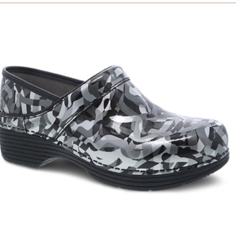 Dansko LT PRO TWISTY PATENT Clogs NEW
